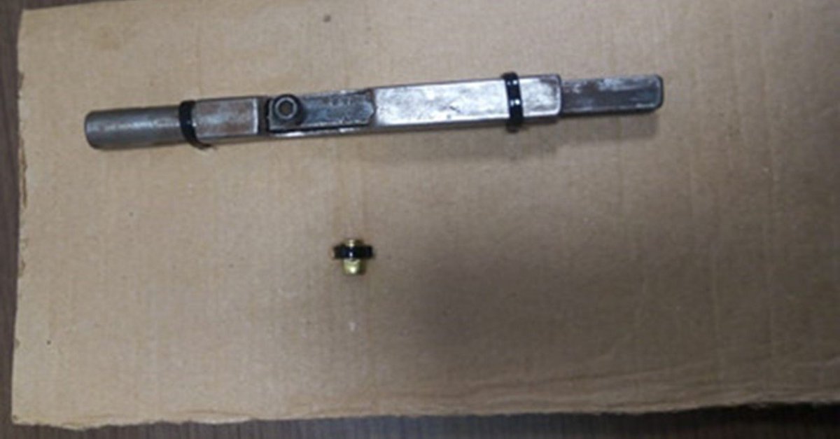 SSC_TLX's tweet photo. La @EstatalCaminos   de la #SSCTLX, aseguró a una persona que portaba en el interior de su vehículo un arma hechiza abastecida con un cartucho útil, hecho constitutivo de delito por la portación ilegal de armas de fuego, suceso ocurrido en el municipio de Apizaco. https://t.co/CJcMJjadFK