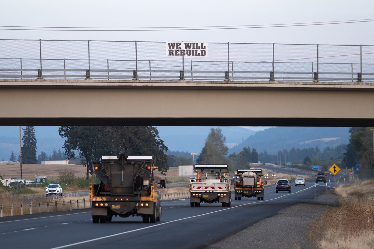 FEMARegion10's tweet photo. #OregonWildfire survivors in the Medford area: bilingual hazard mitigation advisors are available at the External Outreach Site with tips on rebuilding safer & stronger after wildfires & to answer your questions.
Central Medford H.S.
815 S. Oakdale Ave.
8AM-6PM
#OregonRising https://t.co/ntLJ3zPGVs
