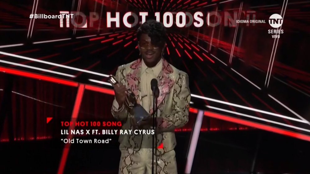 Luces_ECpe's tweet photo. Billboard Music Awards 2020 EN VIVO: @LilNasX se lleva el premio a Mejor canciรณn del Hot 100 por #OldTimeRoad en la versiรณn con Billy Ray Cyrus
โบ https://t.co/dGGi8coLii #BillboardTNT #BBMAs https://t.co/Qw2vfuF95k