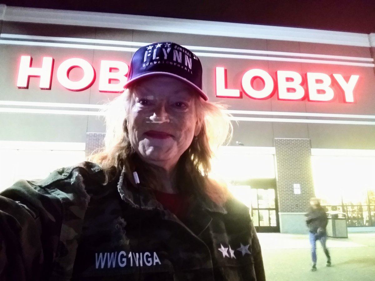 whaleswarrior's tweet photo. I don't think the cashier at Hobby Lobby realized she was going to learn about the #StormIsUponUsIsUponUs
when she punched in for her shift today.
Her life is never going to be the same โบ๏ธ
#ThePeoplesBridge
#OneHelloAtATime https://t.co/SzyQOLHoTd
