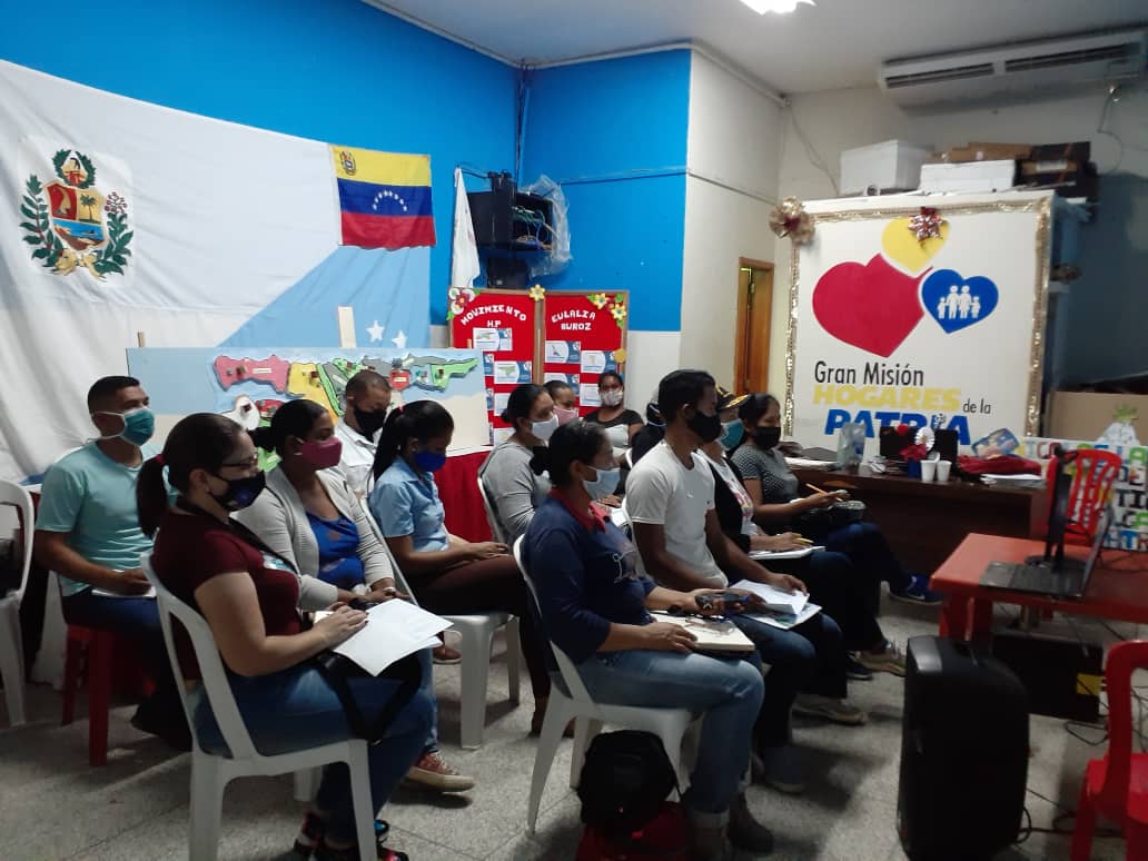 FundaproalO's tweet photo. #Sucre || Desde el municipio Sucre, el equipo comprometido de @sucre_prensa presente en la Videoconferencia del Sistema de Misiones y Grandes Misiones recibiendo y aportando líneas. #VenezuelaGarantíaDeDDHH @NicolasMaduro @Mp_Comunas @NorisHerrerar  @PedroMelendez86 @EdwinRojasM https://t.co/6Y3vDuWkuI