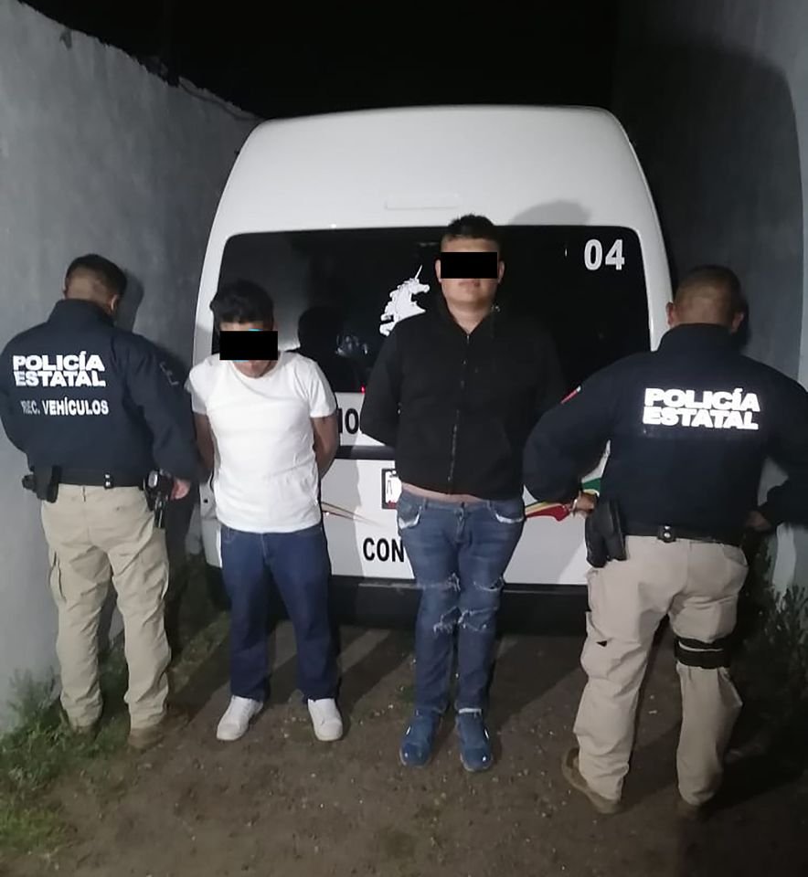 SSC_TLX's tweet image. El @CRVT_SSC  perteneciente a la #SSCTLX aseguraron este martes en el municipio de San Luis Teolocholco una camioneta con reporte de robo vigente, además de haber detenido a dos personas las cuales fueron sorprendidas intentando desvalijar dicha unidad. #PorUnTlaxcalaSeguro