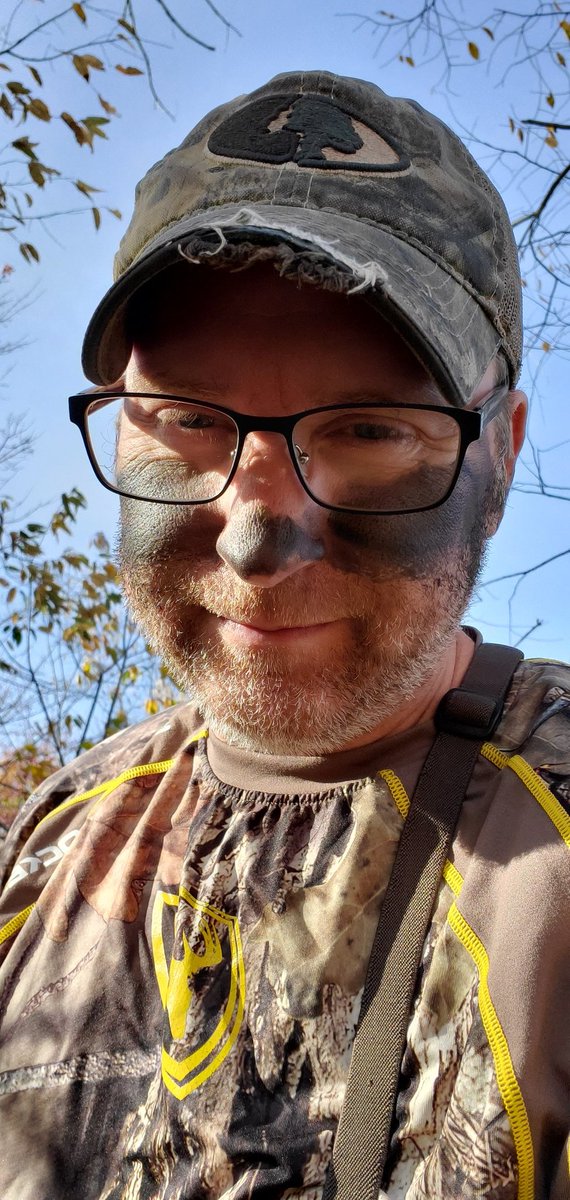 LoveoftheHuntTV's tweet photo. That face you make when you know its to warm but you're bowhunting anyway!! https://t.co/JWu0wBL1Iy