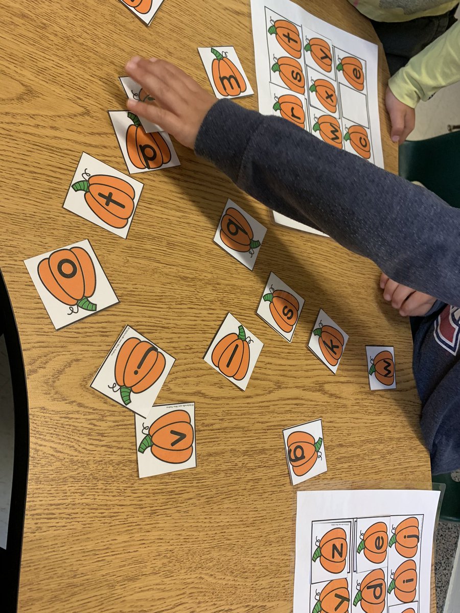 sierrataylor613's tweet photo. Practicing the alphabet and our letter names/sounds in Kindergarten 🎃 https://t.co/Ww6OY85er2