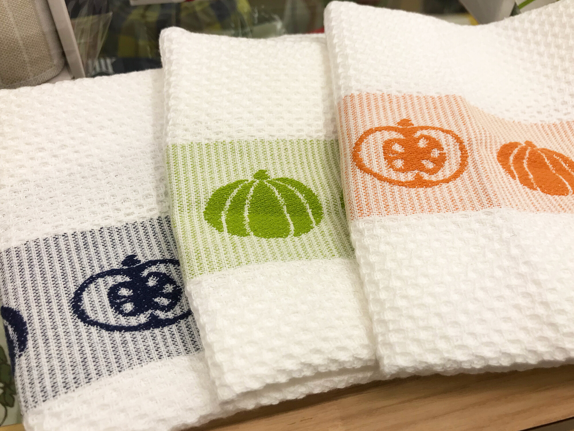 小田急百貨店 町田店 公式 食器拭きや台拭きなどマルチに使える かぼちゃワッフル ふきん 各550円 税込 抗菌加工を施しているので臭いにくく 清潔に使えるのが嬉しいポイント 何枚あっても便利なふきんは プチギフトにもおすすめです 5階 Share