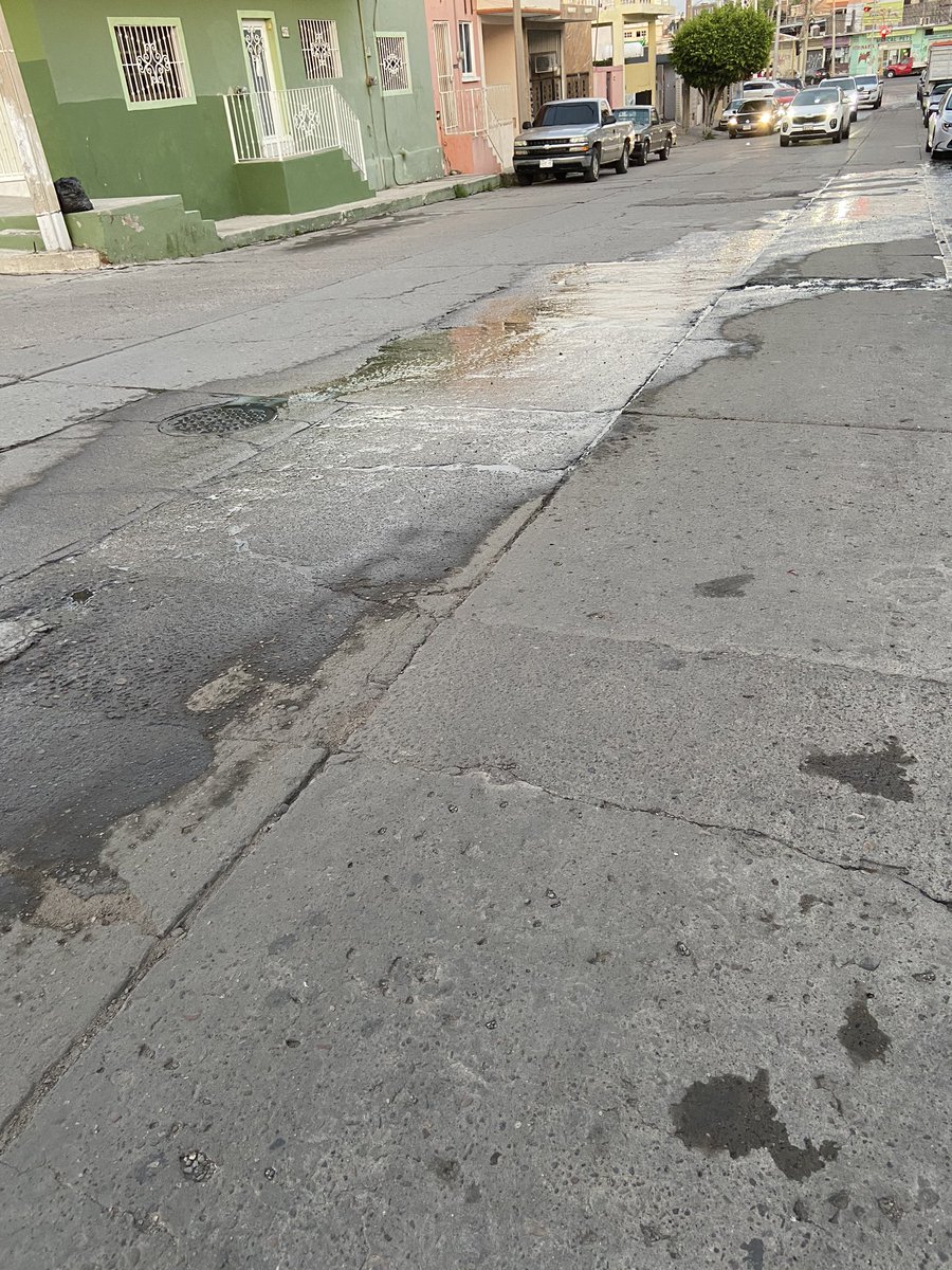 Acelitotirado's tweet photo. @JUMAPAM Esto está desde hace más 5 meses y múltiples reportes de todos los vecinos en la calle Esteban Flores centro díganme que se necesita??? O qué persona?? https://t.co/mKAekH886N