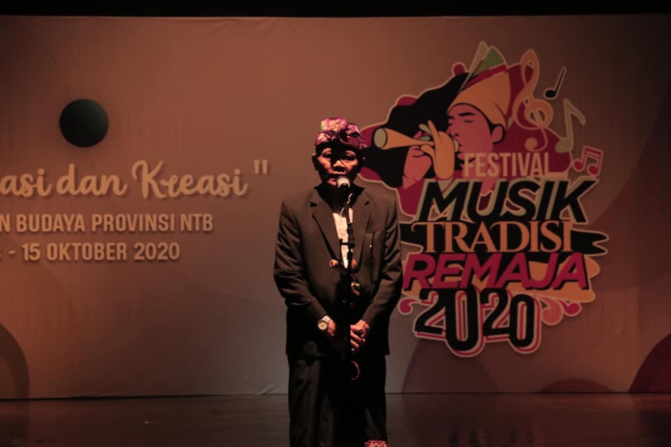 DikbudNTB's tweet photo. Kepala Dinas Dikbud NTB, Dr. H. Aidy Furqan, S.Pd., M.Pd. beserta Kepala Bidang Pembinaan SMK dan PKPLK membuka acara Festival Musik Tradisi Remaja 2020 yang bertempat di Taman Budaya Provinsi NTB.
https://t.co/WDjtIDypBZ

#ntbgemilang
#dikbudntb

@bangzul_ntb 
@Kemendikbud_RI https://t.co/wLcHgllkh0