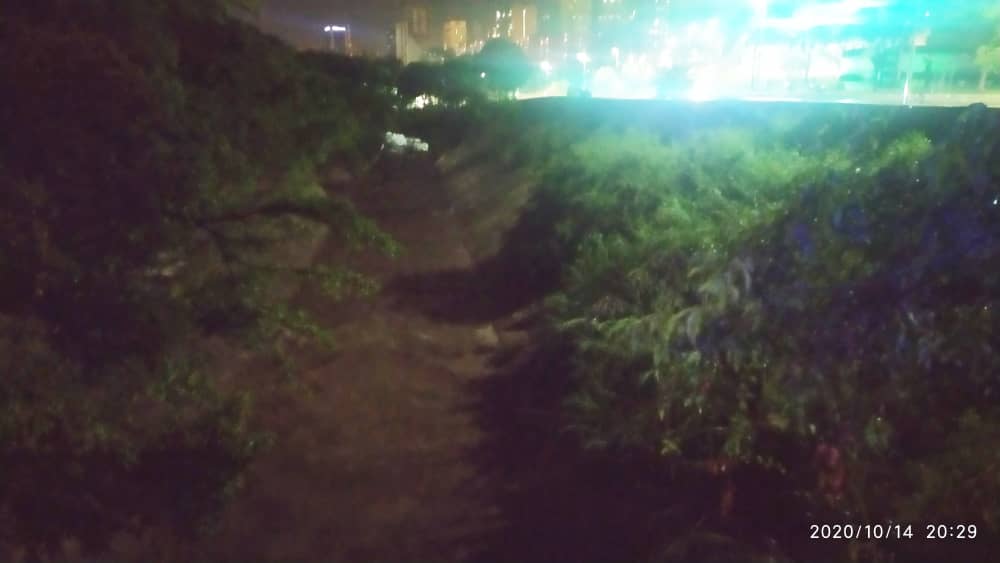 PCivil_Ve's tweet photo. 📍#REPORTE 👉🏽 Punto de observación del Rio Guaire, Plaza Venezuela con un nivel de 1.50 m en total descenso, para la hora sin precipitaciones. https://t.co/sALyDI8mlc