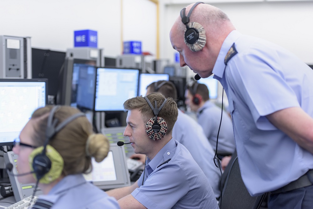  Once  @RoyalAirForce Typhoons intercept Russian military aircraft near UK airspace, controllers from  @NATS and  @RAFSwanwick are able to re-route civilian aircraft, preventing these Russian military aircraft from being a hazard to other air users. 8/ #QRA