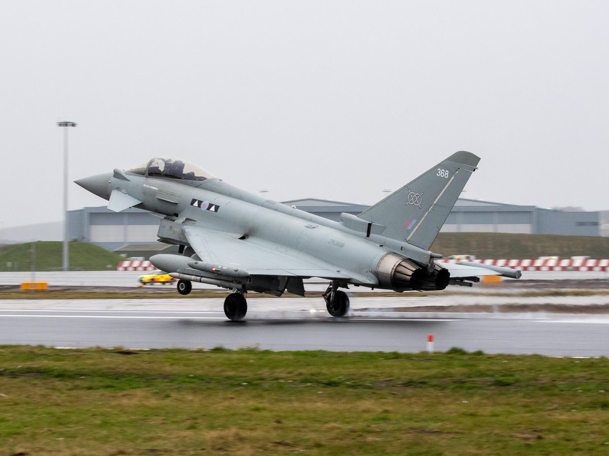  QRA temporarily relocated to Leuchars Station at the end of July while the intersection of the two runways at RAF Lossiemouth was resurfaced. The first Typhoon touched down on the new surfaces this Monday, followed on Tuesday by one of the RAF’s first Poseidon MRA1.10/ #QRA