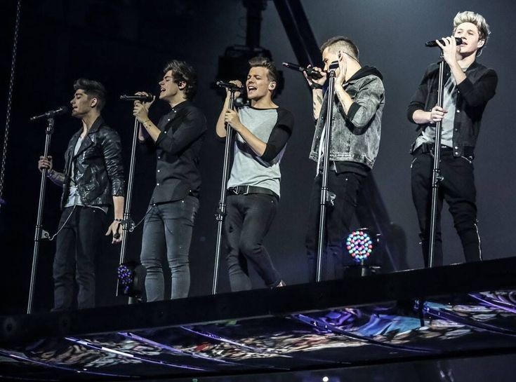 nialland1D18's tweet photo. 🛑 *ATENCIÓN DIRECTIORES* 🛑 VAMOS A HACER TENDENCIA EL #TheDirectionersStillAlive porque todxs estamos hartas de que nos tomen como "fandom muerto" vamos a hacer demostrar de que somos MILLONES, somos el fandom más grande del mundo 
⚠️DIFUNDAN PARA QUE MAS GENTE SE ENTERE⚠️ https://t.co/3AEE7MPIop