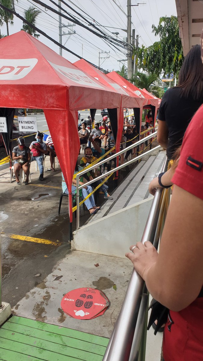 dallyrodriguez's tweet photo. @PLDTHome anu na? sobrang hassle nitong ginagawa niyo samin. Nagbabayad naman kami ng tama. #WeDeserveBetter https://t.co/esYzHX1uu5