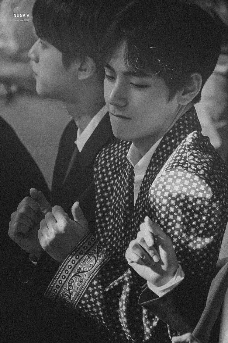 kim taehyung BBMAs 2019 what an iconic outfit with the best party mood