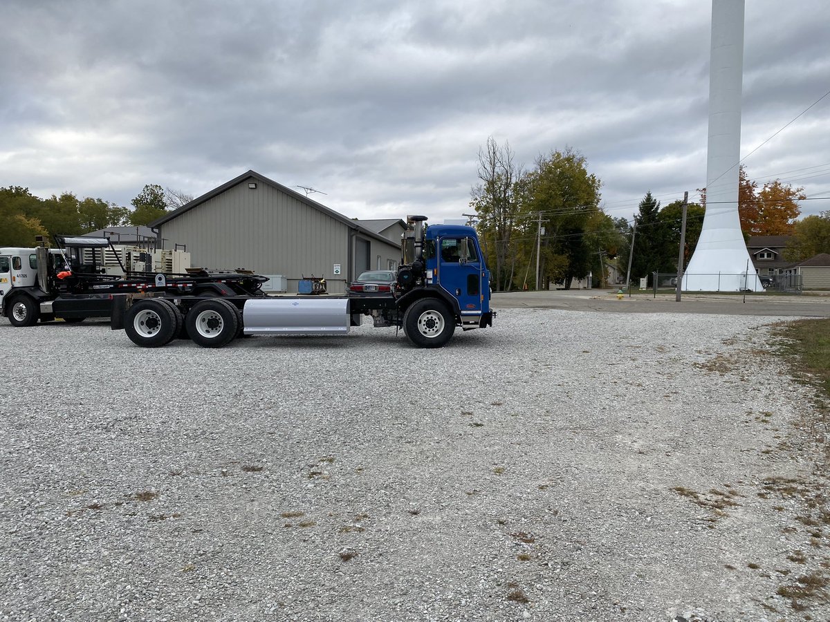 BraunCompanies's tweet photo. Sent a pair of CNG powered Pete 520’s on their way to get Palfinger hoists installed. #AgilityFS #CNG #Peterbilt #BraunCompanies #BraunCNG #GoGreen https://t.co/QH7IsGbtYy
