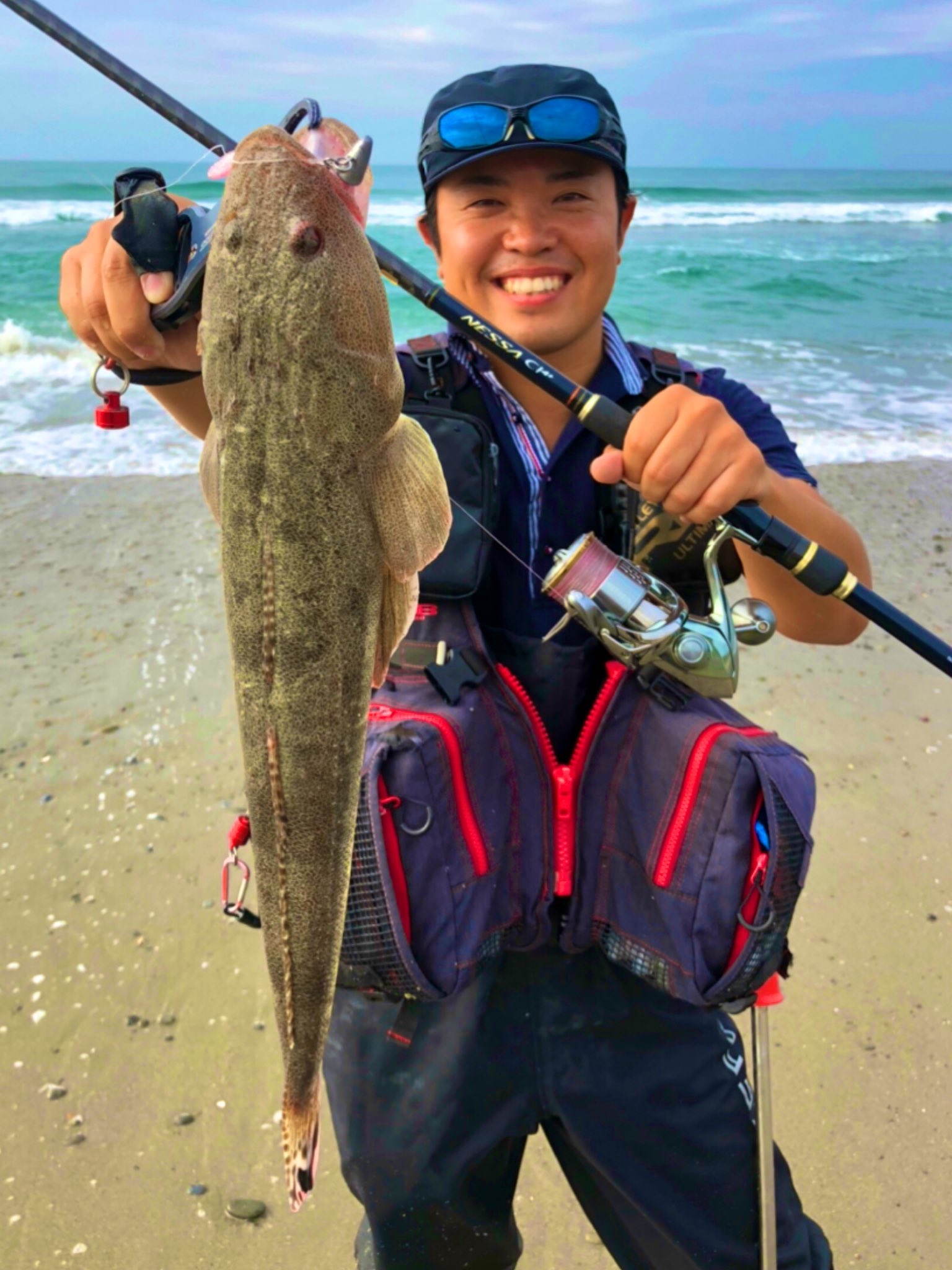 シンジ 朝のサーフ マゴチ ボトムワインドで探ってましたが全く反応ないので ライトなジグヘッドワーム で丁寧に攻めたらすぐにゴゴゴッとhit ワーム丸呑みでした 遠州サーフ マゴチ Balt Ecogear T Co Qnndgomf1n Twitter