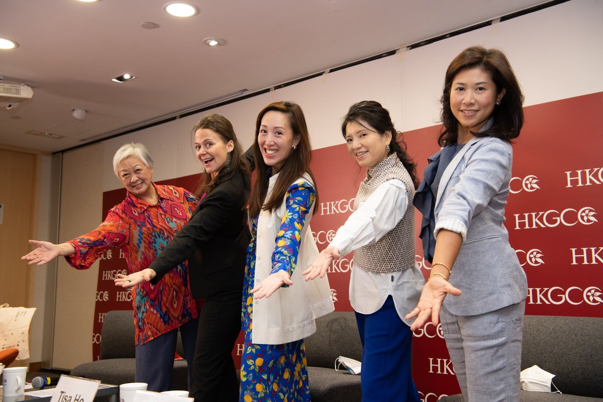 AlisonMFriedman's tweet photo. #TBT from last month's HK General Chamber of Commerce panel discussion on #WomenExecutives in arts and culture.🙌 Good Times w Great Colleagues! 👯😀 #westkowloon #discoverhongkong @WKCDA @hkartscentre @funkyshez #HKArtsFest #SinoLand #HKGC https://t.co/0T7HenNx24