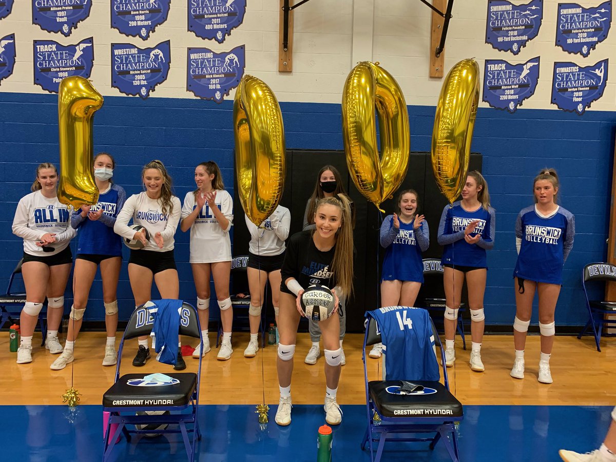 Varsity and JV win in three tonight and celebrating <a href="/miabeckler_/">Mia Beckler</a> 1000th assist!