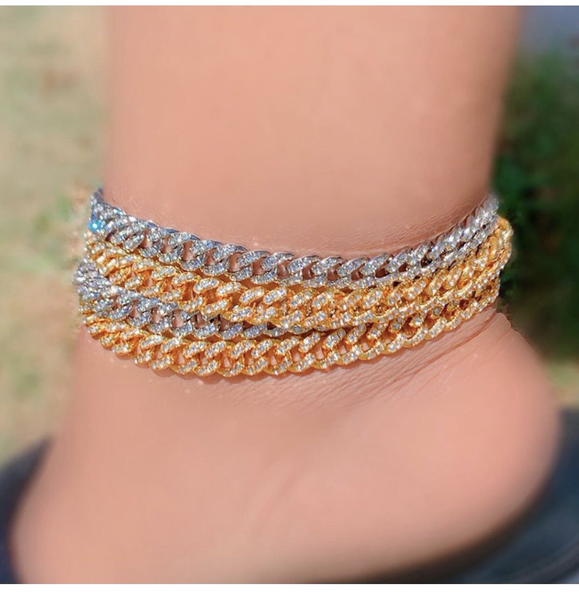 Queen__Dmj's tweet photo. Do you love Jewelry &amp; accessories?  Queen of Slay has all the cute accessories and cosmetics, and add new stuff daily!! 😍✨follow Us on Instagram @ q.o.slay &amp; shop with them!! 💖
.
#BlackOwnedBusiness #smallbusiness #beauty #Accessories #jewelry #customjewlery #Clothing #fashion https://t.co/8xHSvFtzPh
