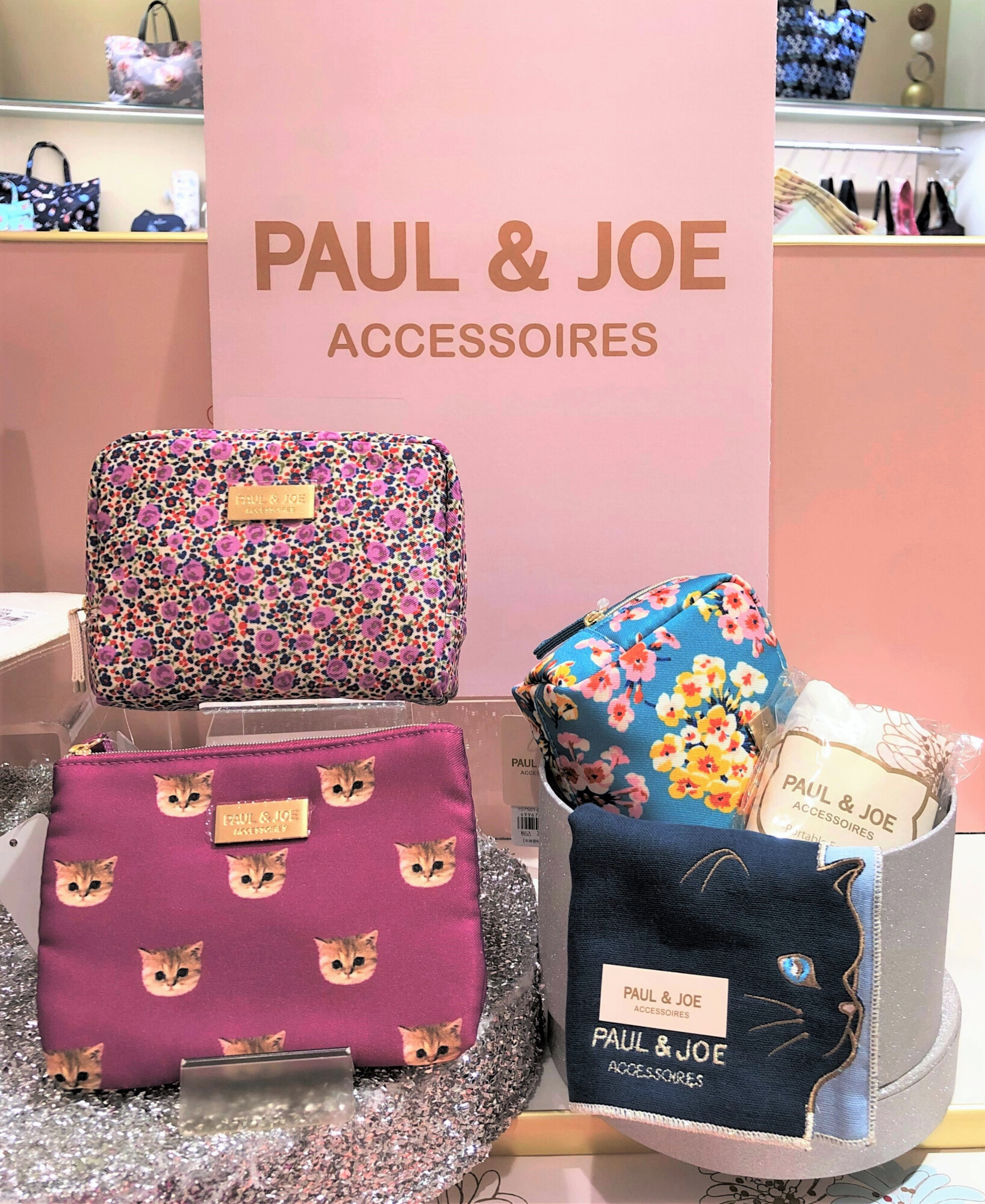 小田急百貨店 新宿店 公式 ポール ジョー アクセソワ の新作は 猫やお花などのドリーミーな柄 レトロなカラーが大人可愛いデザイン 丸めてコンパクトに収納できる エコバッグ やお手入れ簡単な ガーゼタオル など チャーミングな小物はプチ