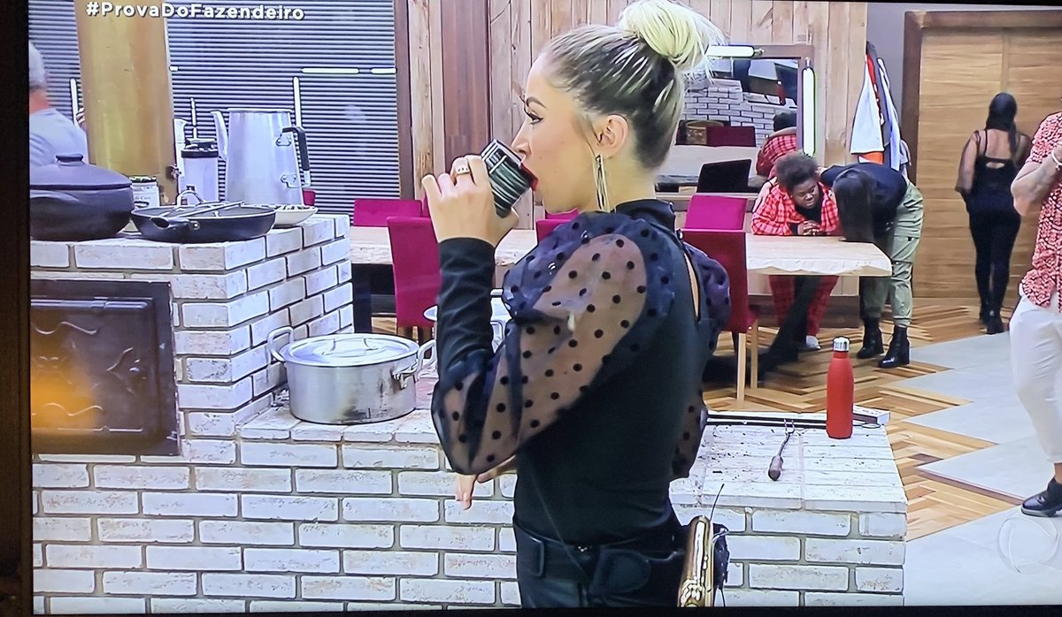 brunorecchia's tweet photo. Começou a baixaria. Abre o olho Carol!  #ProvaDoFazendeiro https://t.co/iJkU9dV8nQ
