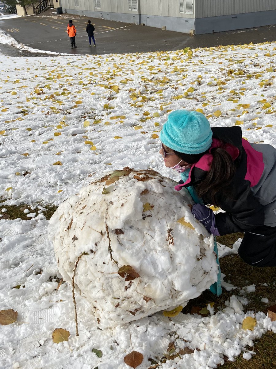 EdgemontShukCBE's tweet photo. It was great seeing students dressed for the weather today! We will be out daily for PE &amp; engaging in learning on the land. Layers, warm mittens &amp; a hat are necessary on those chilly days to engage in learning comfortably &amp; safely. Snow pants &amp; boots are great too! @EdgemontCBE https://t.co/2VJRnXH9Px