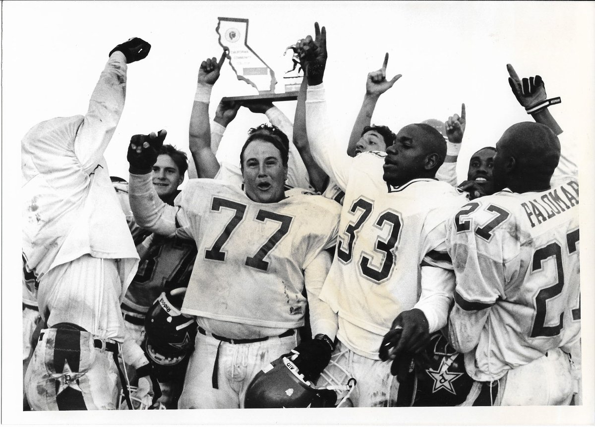 PmarAthletics's tweet image. Welcome to the first week of Comet History. We&apos;re flashing back to the 90s when football claimed their National Championship trophies! Click the link below to hear all about it!

palomarathletics.podbean.com/e/football-cha…

#PalomarAthletics #CometPowered☄️ #CometHistory