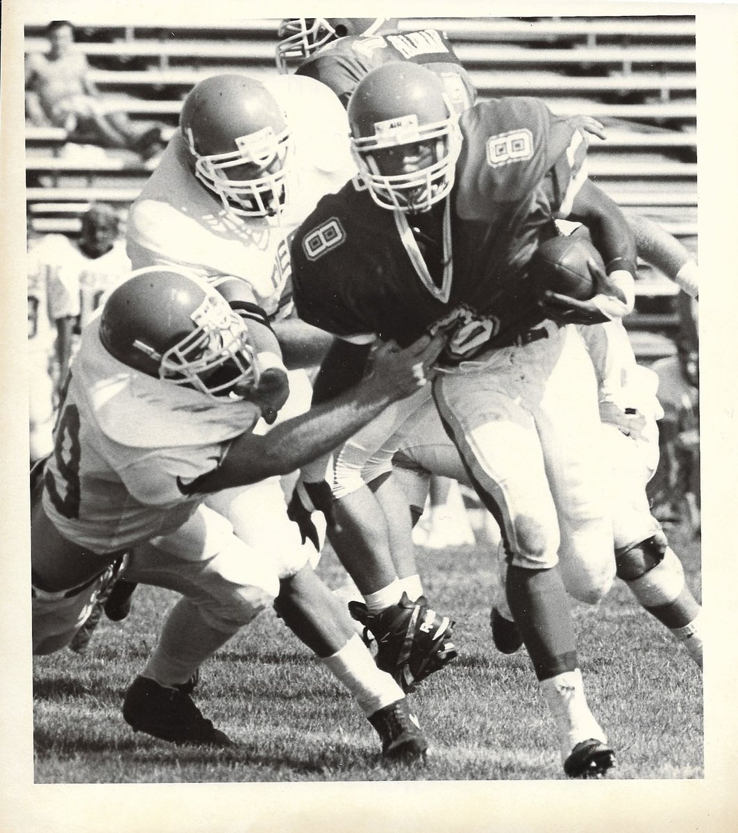PmarAthletics's tweet image. Welcome to the first week of Comet History. We&apos;re flashing back to the 90s when football claimed their National Championship trophies! Click the link below to hear all about it!

palomarathletics.podbean.com/e/football-cha…

#PalomarAthletics #CometPowered☄️ #CometHistory