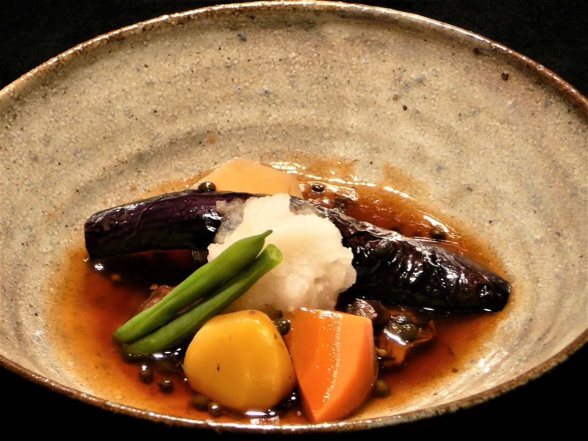 ট ইট র 神田 いるさ おはようございます ランチ は11時半から 週替わりの定食 やわらか牛タンと野菜の山椒煮込み は明日まで 季節限定メニュー 自家燻製サーモンといくらの出汁茶漬け もオススメです 神保町ランチ 御茶ノ水ランチ サーモン いくら
