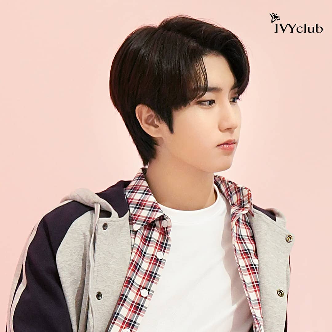 Hyunjin 현진 Central on X: Hyunjin is wearing @LouisVuitton Striped Monogram  Workwear Denim Shirt in his new teaser for #NOEASY  🔗 CHECK NOEASY TEASER IMAGES #NOEASY_TeaserImages3  #Hyunjin #현진 @Stray_Kids