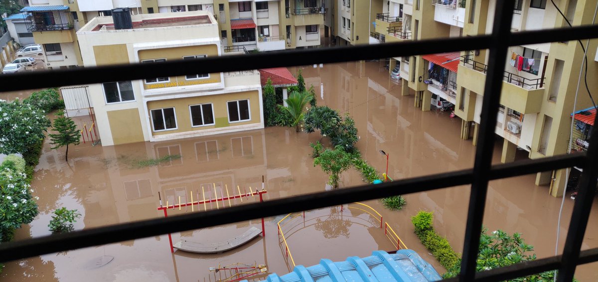acronis2286's tweet photo. @PMCPune @suniltingre Please help. Swapna Saankul Society Porwal Road under 2ft water. All cars drowned. Society gate broken. https://t.co/mGzjsdWs6b
