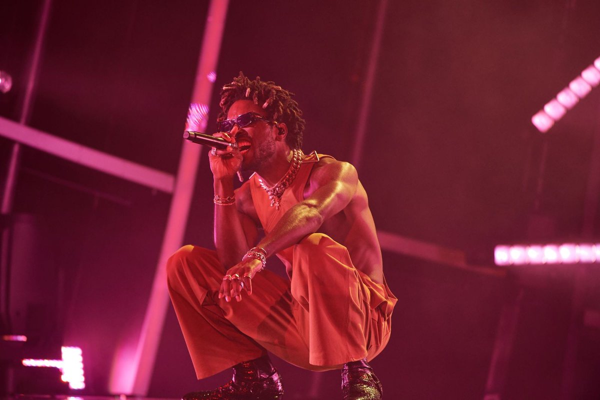 BBMAs's tweet image. If you can't get enough of @SAINtJHN's #BBMAs performance, don't forget to check out his @Xfinity bonus performance of "Sucks To Be You" here: youtu.be/fqwcdbI42po