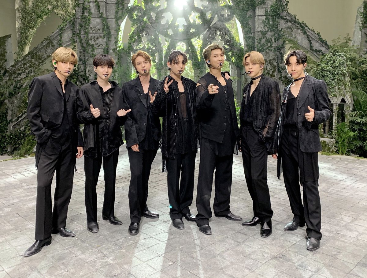 Stob_it_Ddaeng's tweet photo. I have yet another reason to love @jimmyfallon / @FallonTonight they didn’t make you wait until the end of the show for @BTS_twt 😑
I miss #btsweekonfallon 🥺 https://t.co/aAlKcOHHnN