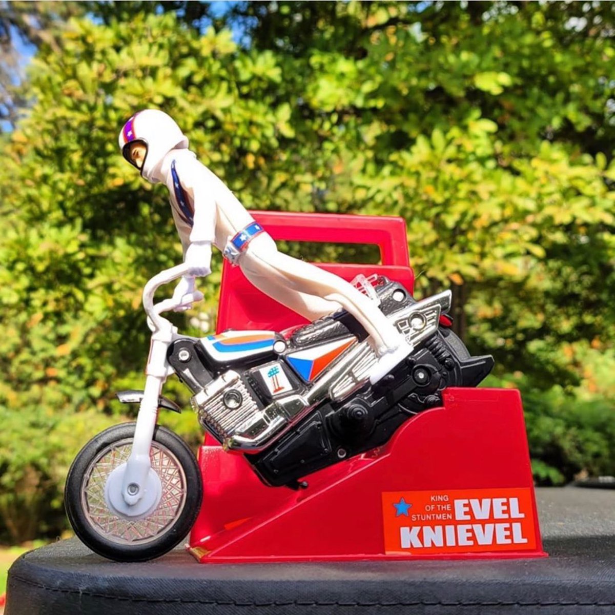 EVELKNIEVELTOYS's tweet photo. Need for speed... 🔥🔥🔥 @challengerjoeedits #EvelKnievalToys
.⁣
.⁣
.⁣
#harleydavidson #america #stuntriding #harleydavidsonmotorcycles #idealtoys #toymotorcycle #70stoys #evelknievelofficial #stuntcycle #vintagemotorcycle #evelknieveldays #dirtrackracing #vintageinspired https://t.co/bPB0sYRqHx