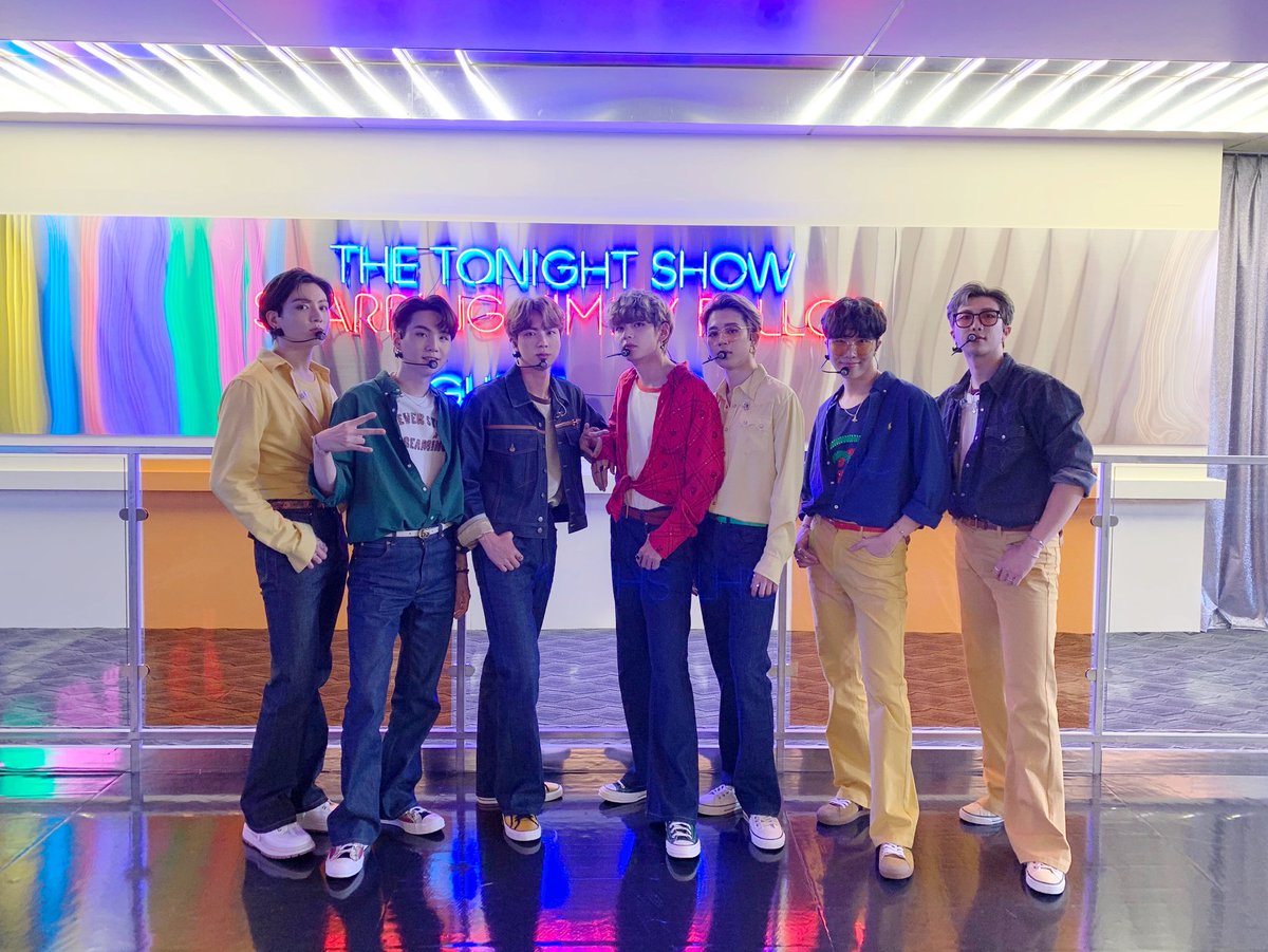 gohospitalplz's tweet photo. Dynamite en un palacio, en un aeropuerto, en un parque de diversiones y en una pista de patinaje, THE RANGE OF @BTS_TWT GENTE

#BillboardTNT #BTSxBBMAs #BTS https://t.co/XwSqfTfptm