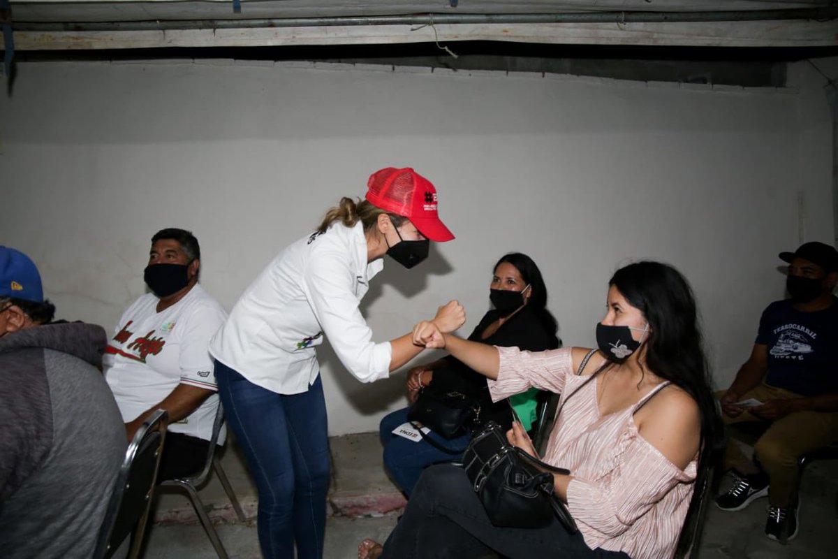 ednadavalos12's tweet photo. Seguimos ya en los últimos momentos de esta campaña trabajando y aprovechando para hacer compromisos con la gente. ¡Vamos a ganar!
#SúmateYVotaEdna https://t.co/vzKTxnGIA5