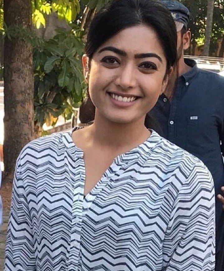 ನನ್ನ ದೇವತೆ ರಶ್ಮಿಕಾ  @iamRashmikaಶುಭೋದಯ, ಒಳ್ಳೆಯ ದಿನನಿಮ್ಮ ಮಧುರ ನಗು ನನ್ನ ದಿನವನ್ನು ಪೂರ್ಣವಾಗಿ ಸಂತೋಷಪಡಿಸುತ್ತದೆನಿಮಗೆ ಎಲ್ಲಾ ವಿಶ್ವ ಸಂತೋಷವನ್ನು ಬಯಸುತ್ತೇನೆಯಾವಾಗಲೂ ವಜ್ರದಂತೆ ಹೊಳೆಯಬೇಕುನೀವು ಶುದ್ಧ ಹೃದಯದವರು, ನನ್ನ ನೆಚ್ಚಿನವರಾಗಿದ್ದೀರಿಸಾಕಷ್ಟು ಪ್ರೀತಿ  ನಿಮ್ಮ ಪ್ರಾಮಾಣಿಕ ಅಭಿಮಾನಿ  #RashmikaMandanna