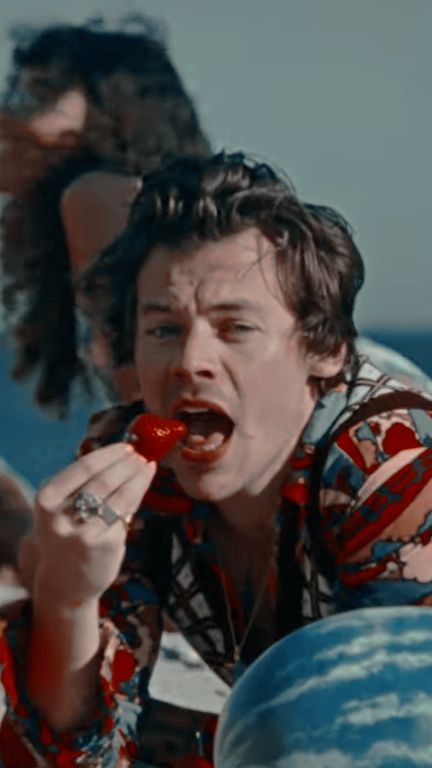 Merry21879647's tweet photo. We did it guys💖💖
bangga bangettt ihhh sama jurangan semangka&amp;gucci🥰
#ProudOfHarry https://t.co/B3F4jiDLNZ