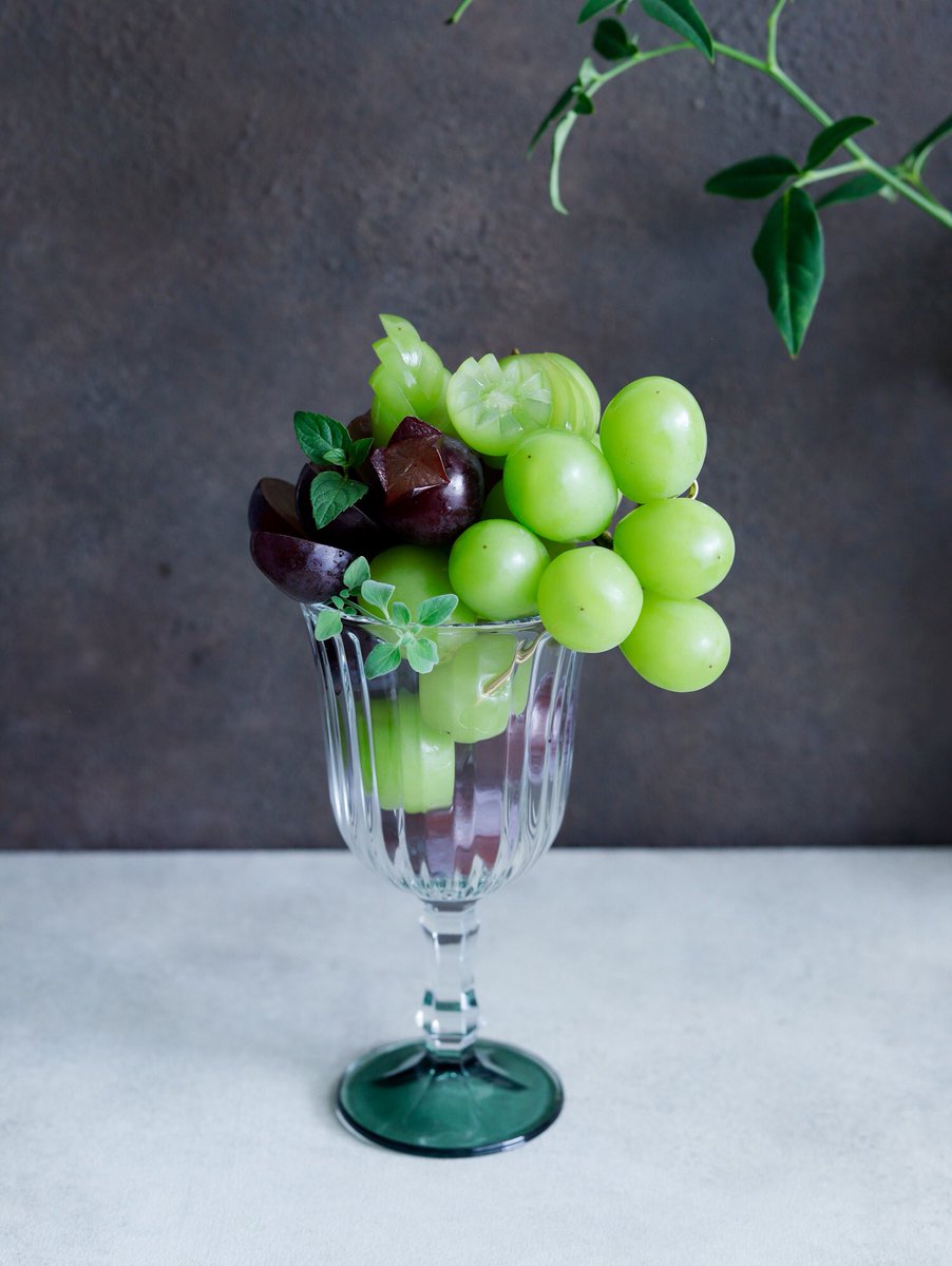 fruitstyling's tweet photo. シャインマスカット&amp;ピオーネ
グラススタイリング
#フルーツ
#フルーツカッティング
#フルーツスタイリング
#フルデコ
#フルーツをデザインする https://t.co/qC6gsROMbL