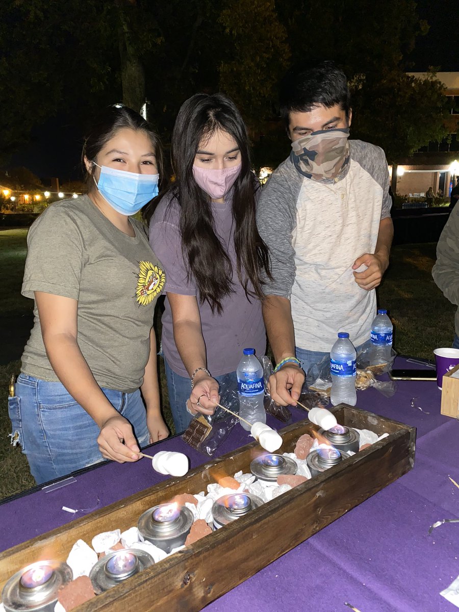 TarletonState's tweet photo. Sβmores is the perfect late night treat! π« π₯ #TexanSpiritWeek https://t.co/wZX2ggXi2z