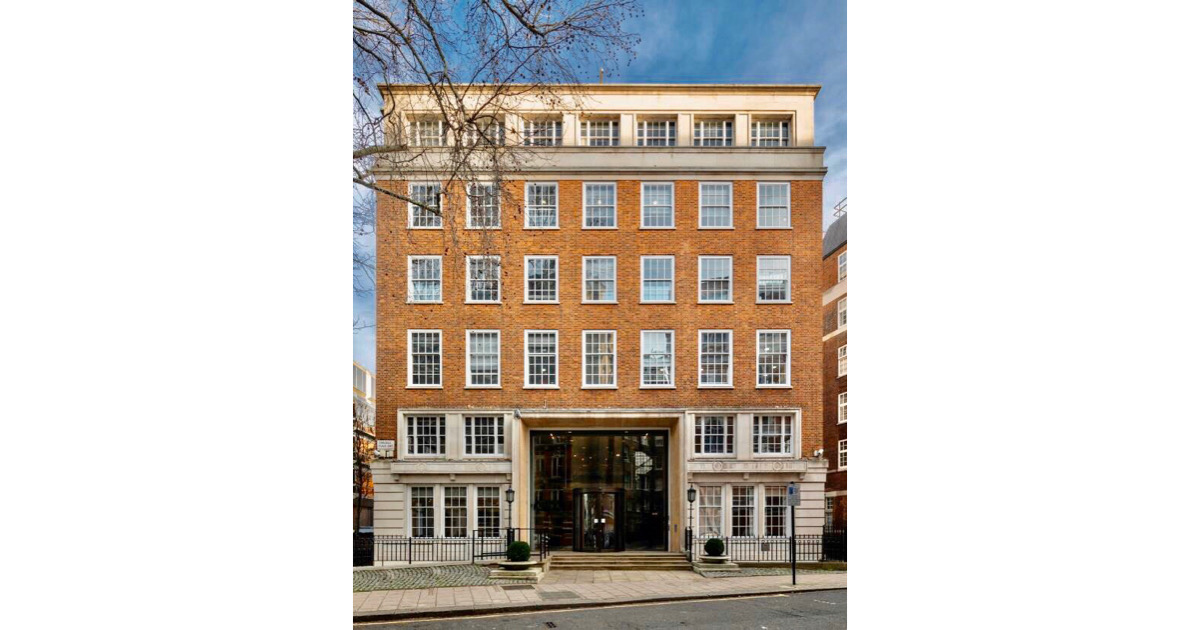 1 Carlisle Place in Victoria provides high quality fitted-out office accommodation arranged over lower ground to 5th floor and in units from 5,027 sq ft to 38,934 sq ft. 

lnkd.in/dZeByRp

#victoria #offices #property #fittedoffices #sw1 #commercialproperty #london