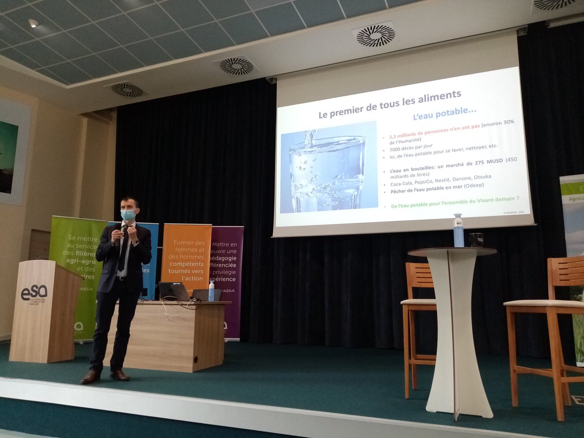 N_Fontaine_ESA's tweet photo. L'eau potable, premier produit de base échangé au monde #alimentation #géopolitique #mondialisation #agriculture #leconInaugurale @sebastien_abis @Groupe_ESA @Le_Demeter https://t.co/b1RmP9U4vO