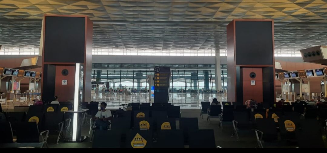 T3CGK's tweet photo. Lg ada orkes bang? Son sistemnya gede banget pasti mantap suara gendangnya. Tinggal panggil kaki lima 😉 @CGK_AP2 @mawaluddin @AngkasaPura_2 https://t.co/Fk8SHNrBkZ