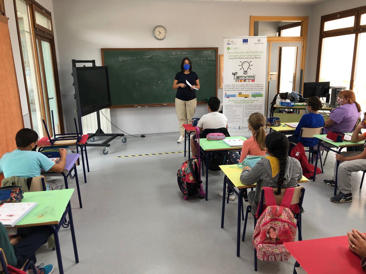 PlacidMadramany's tweet photo. Ayer presentamos el #ESMESproject en el CEIP l'Alcocera de Polinyà de Xúquer. Los 2 grupos de alumnos que conforman el equipo energético participaron en un sesión de formación sobre la sostenibilidad energética de los centros educativos. @ENICBCMed #GOMED https://t.co/RAghijwTWC