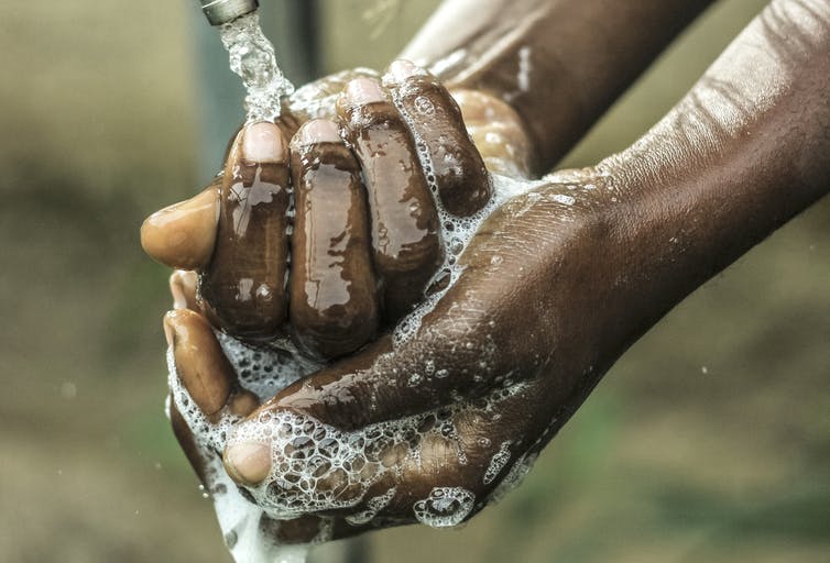 ClarissaMuam's tweet photo. Handwashing can prevent serious diseases and save lives.
Let's wash our hands with soap and clean running water to protect ourselves and others. 
#GlobalHandwashingDay #healthylifestyle #hygiene @IFRCAfrica https://t.co/2fCmOCRAeU