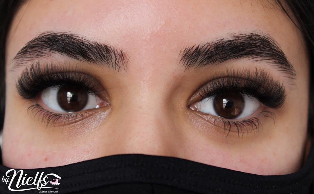 _bynielfs's tweet photo. This full volume set gives me chills down my spine 😍😍 So blessed to be able to meet so many empowered females ❤ I wouldn't trade my line of work for anything! 

#lashesbynielfs #volumelashes #lashextensions #InternationalDayoftheGirl #DayOfTheGirl #femaleempowerment https://t.co/SCIWboXW0E