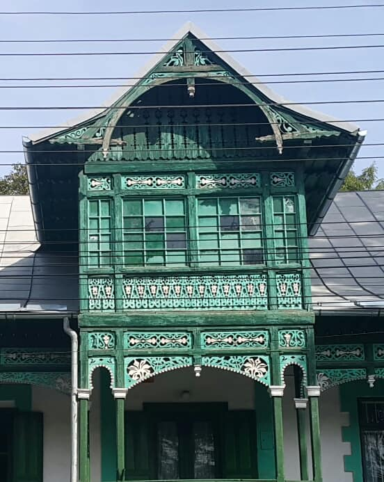 daria_pirvu's tweet photo. 1/ " #Comarnic.ul a constituit tabăra muncitorilor care amenajau calea ferată in #ValeaPrahovei. Era ca in Far West: tripouri, baruri, bordeluri, în cel mai victorian stil cu putințã, devenit emblematic pentru turismul balnear din Regat. "
#PatrimoniuRO https://t.co/Xzn1cxObz7
