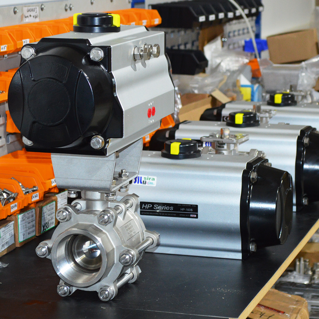 valvesonlineuk's tweet photo. Building up some 2" and 3” #MarsSeries88 #BallValves, BSP Connections with 90 Degree V Notch Ball, with HP #Pneumatic #SpringReturnActuators to be fitted with #Burkert Electro Pneumatic #Positioners.
For all your #actuation needs: https://t.co/UENp0LkVyQ
#valvesonline #valves https://t.co/1QjNwzYov2