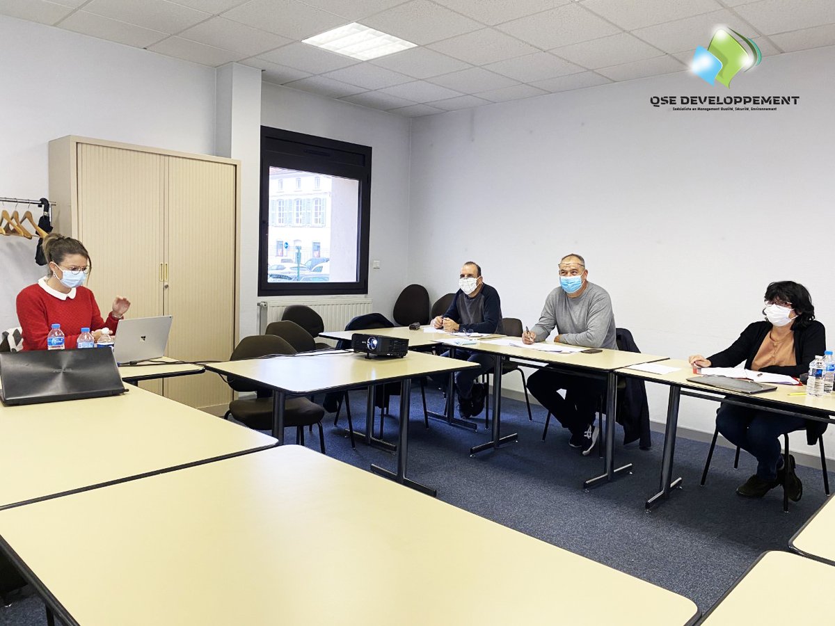 Deuxième journée de formation pour nos "stagiaires" autour de notre nouvelle collaboratrice Maurine Dargent (en rouge 🔴 sur la photo)

📖 Le programme de la formation : lnkd.in/etSSdeH.

⚠Prochaine session à Roanne les 7,8 et 9 Décembre 2020.