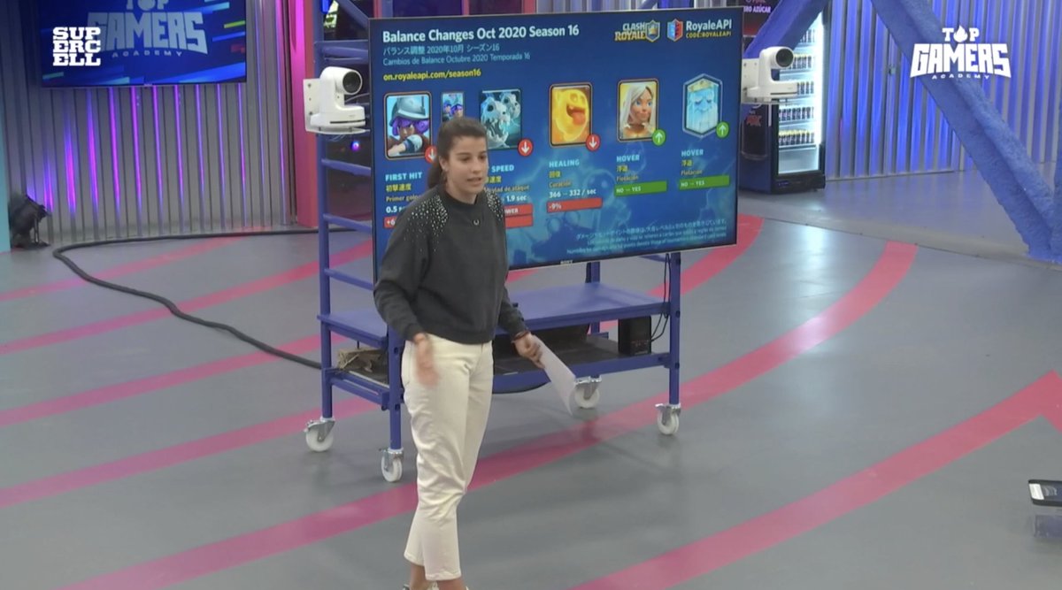 TopGamersA's tweet image. ¡Empieza la CLASE de CLASH ROYALE con @carlotadesolis ! #TopGamers15OCT 🔥
Los chicos parece que han ESTUDIADO los APUNTES porque están a TOPE 💥
👉🏽 twitch.tv/topgamersacade…
🔴 youtube.com/TopGamersAcade…