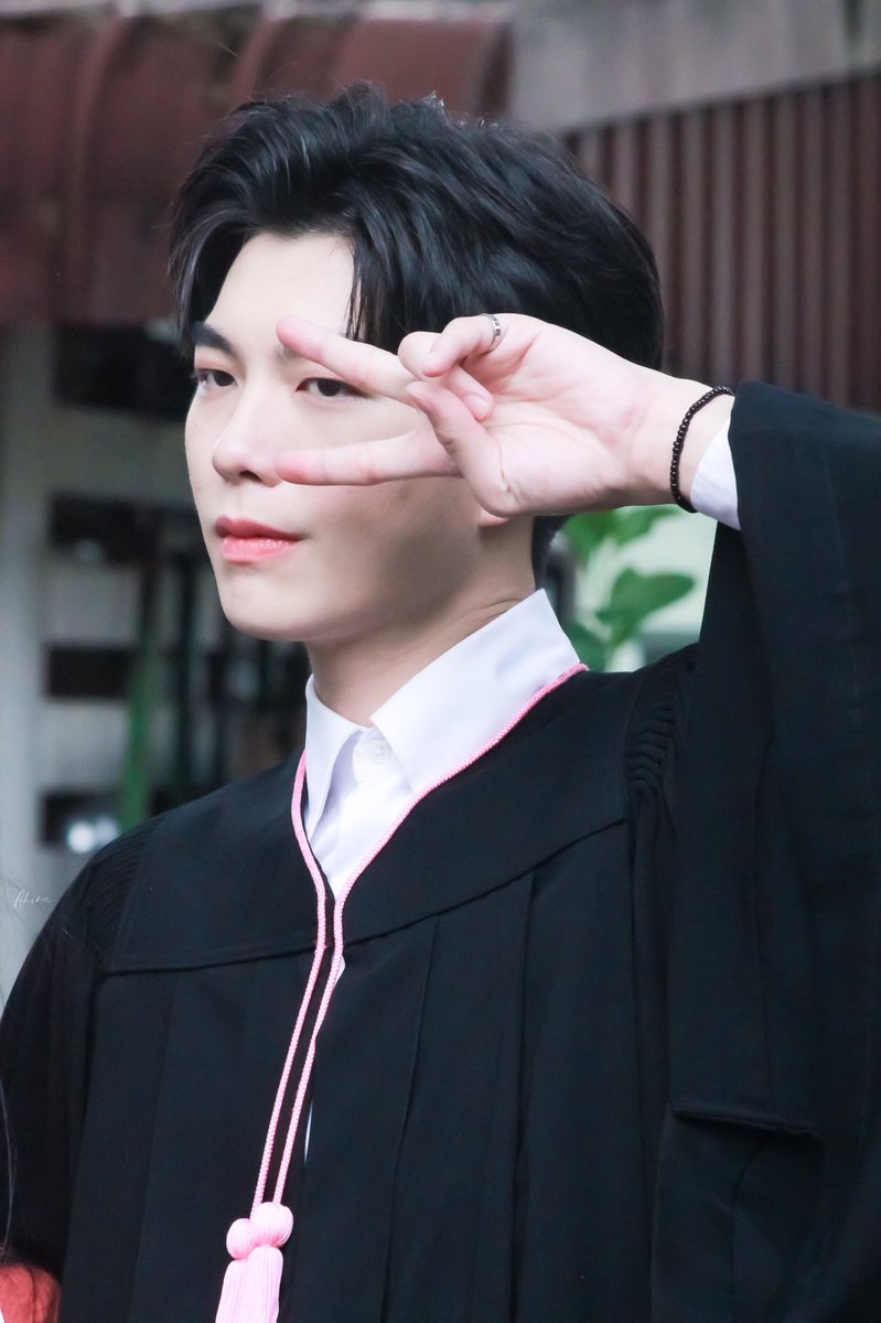 Light_Akira's tweet photo. ชึ้บๆ
#WWINTMgraduationDay #wwintm #kusexyboy @wwintm https://t.co/r8520zcWyG